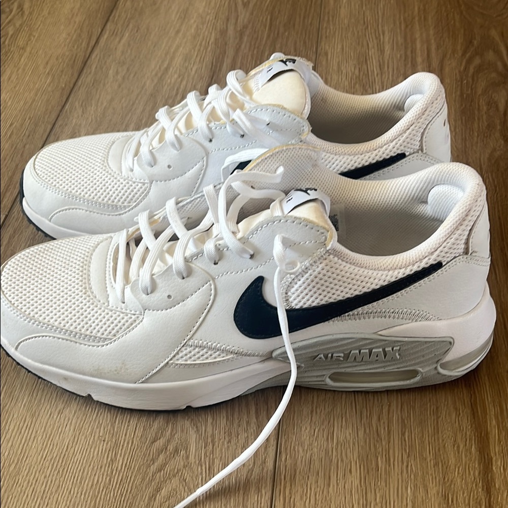 Nike AirMax Men's White Sneakers - Picture 3 of 4